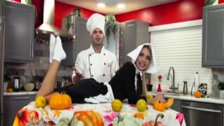 Instructional video - How To Stuff A Turkey!